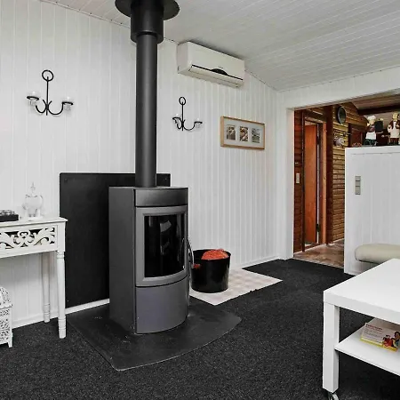 Three-bedroom In Blavand 77 Semesterbostad
