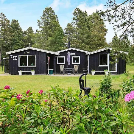Three-bedroom In Blavand 77 Semesterbostad *