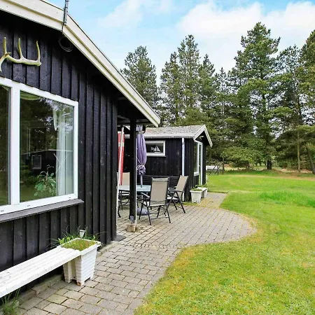 Three-bedroom Holiday In Blavand 77 *